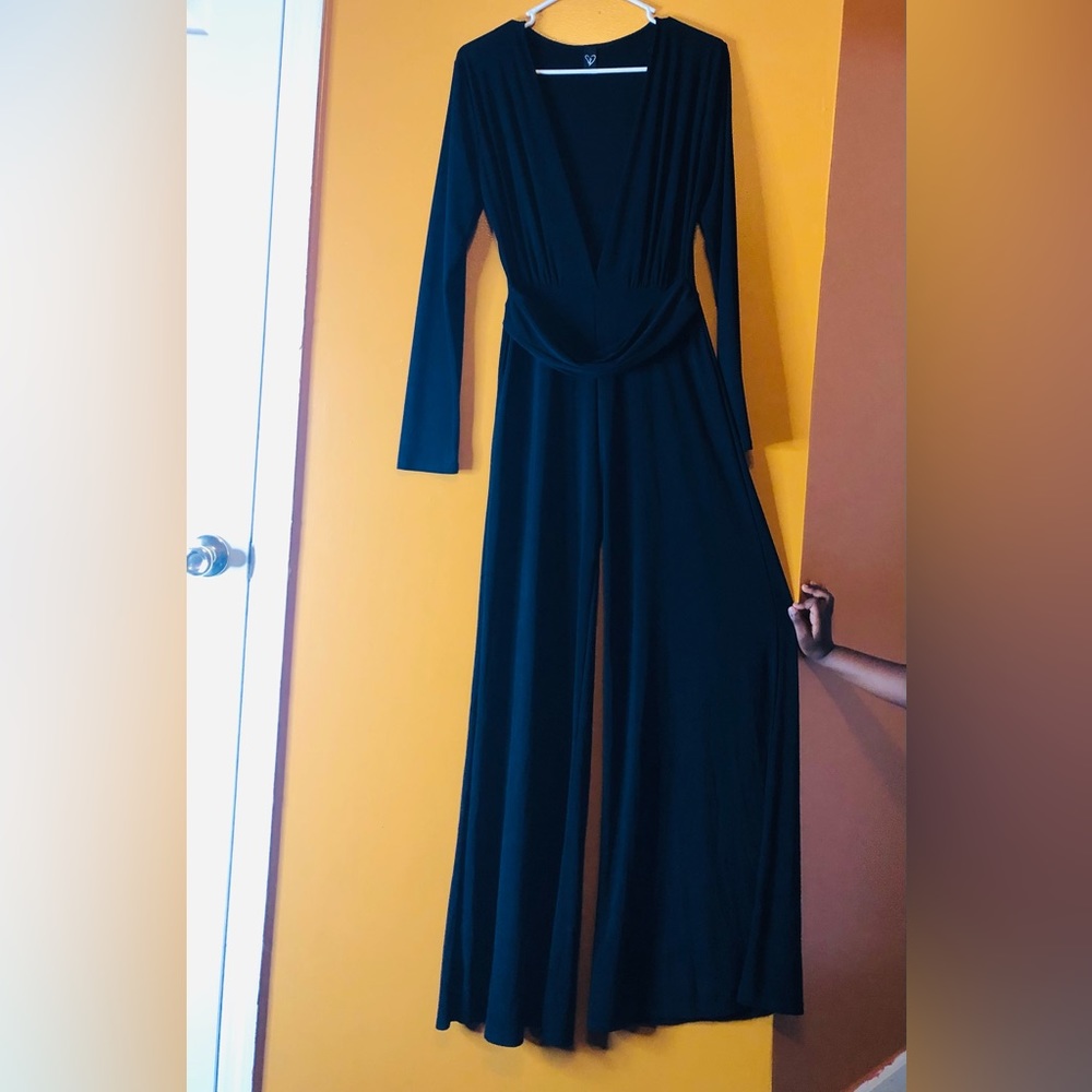 WINDSOR  deep V-neck long Sleeved Black Jumpsuits. Size M